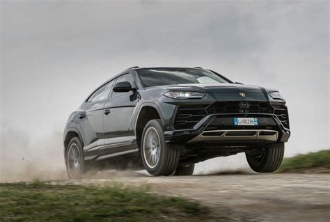 lamborghini sold  urus suvs  year set   record