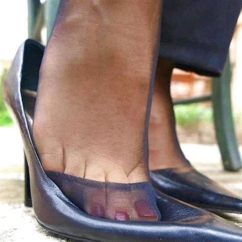 pin auf bare stocking feet