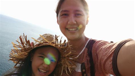 4k Asian Mother And Daughter Taking Selfie Photograph