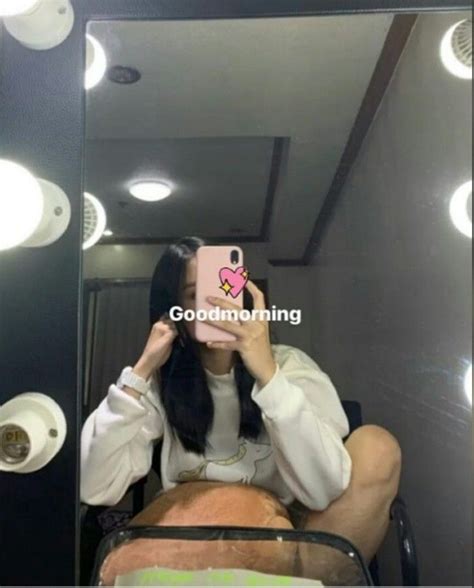 Mirrored Selfie Chinny Mirror Selfie Filipina Actress Chin