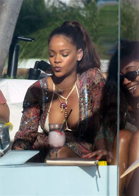Rihanna Sexy 24 Photos Thefappening