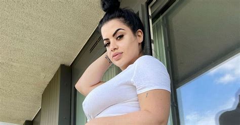 model flaunts biggest butt on onlyfans as she declares it s daisy