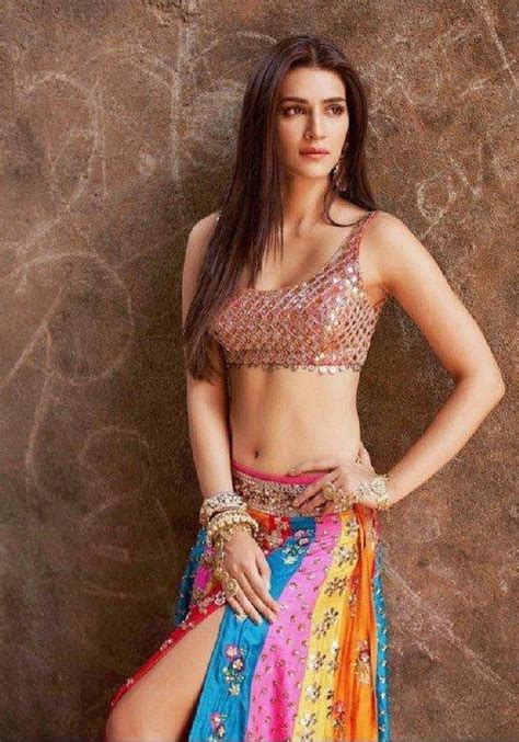 [100 ] kriti sanon hot hd photos and wallpapers for mobile