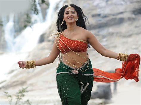 anushka shetty hq wallpapers anushka shetty wallpapers 26457 filmibeat wallpapers