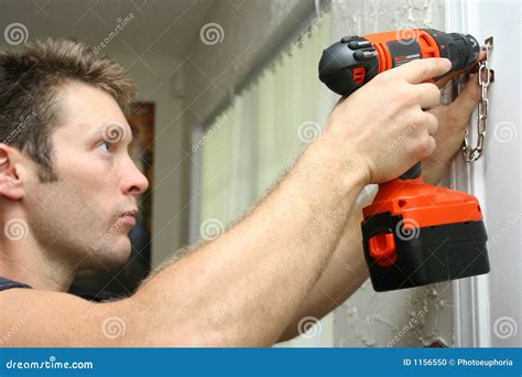 de verbetering van het huis stock foto image  beveilig mens