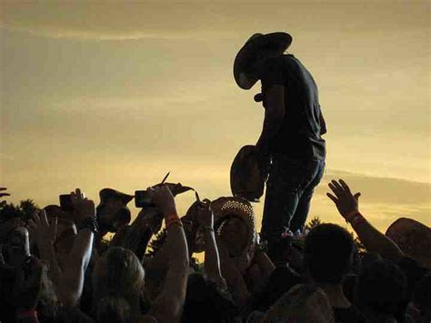 country thunder 2011 kicks off