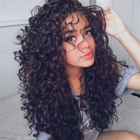 37 Adorable Looks With Curly Hair – Eazy Glam