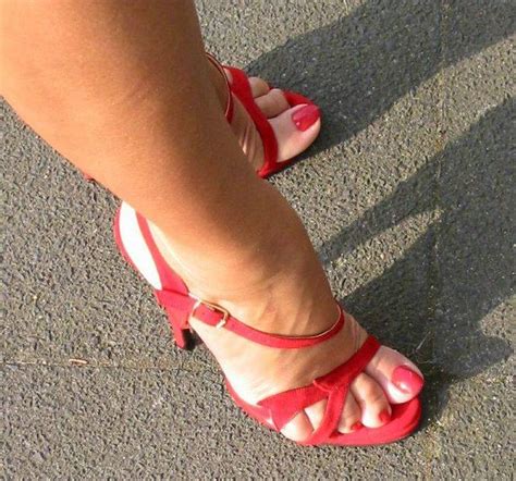 fetish lady barbara sexy feet in sexy sandals high quality porn pic
