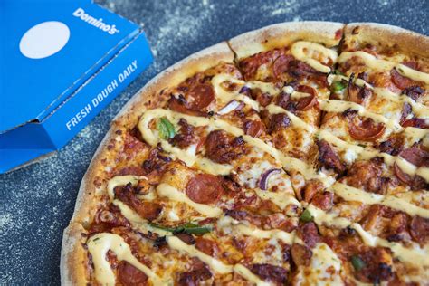 dominos pizza  hire  staff  brits eat   home