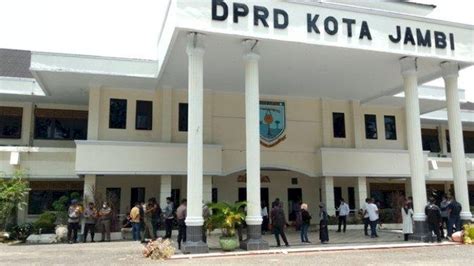 tiap anggota punya ruang sendiri rehab kantor dprd kota jambi