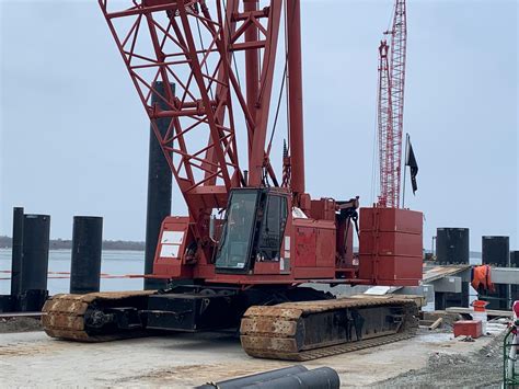 manitowoc  crawler   sterling equipment