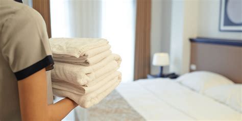 hotel workers reveal the most disturbing things they ve