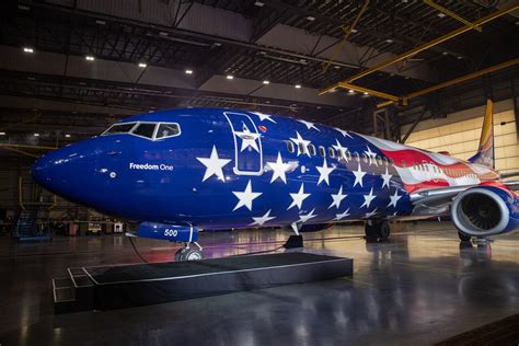 southwest airlines rolls  freedomone  anniversary color jet