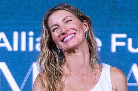 gisele bündchen makes rare appearance with twin sister pati and shares
