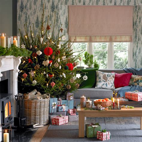 christmas living room decorating ideas      festive spirit