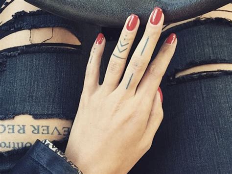 20 cool finger tattoos that will totally inspire you to get inked right