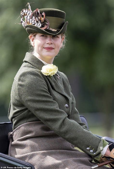lady louise windsor carriage drives   royal windsor horse show