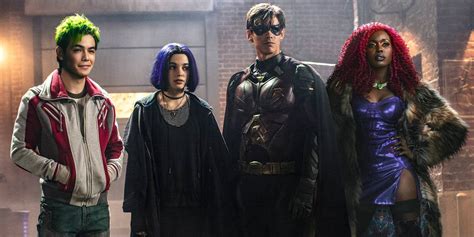 titans starfire and raven s comics accurate costumes revealed