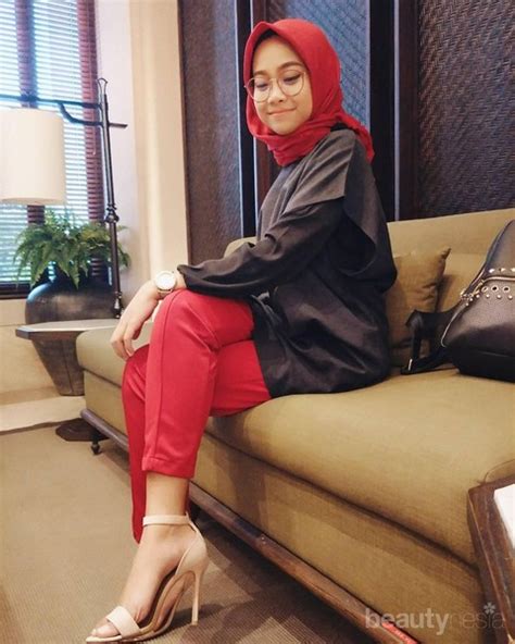 lagi naik daun gaya hijab swag ala ayu indonesian idol 2018 sehari