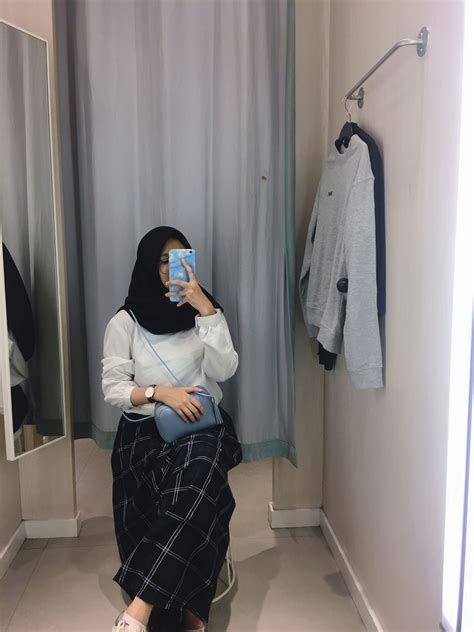 Pin By Salma On Mirror Gaya Model Pakaian Mode Wanita Gaya Hijab