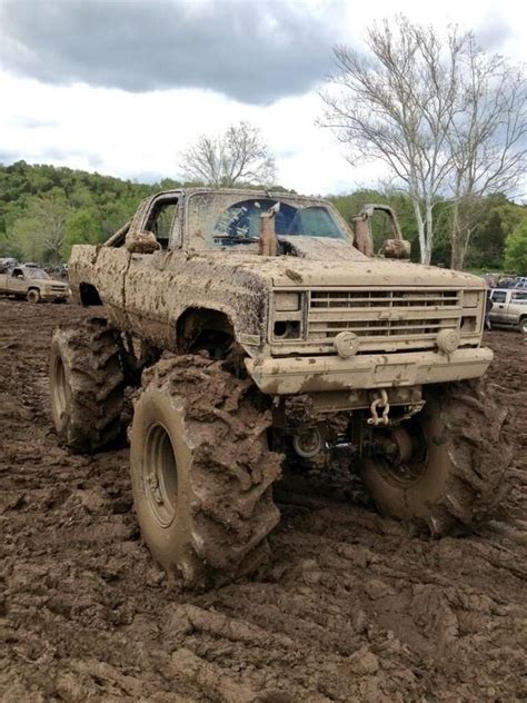 images  mud trucks  pinterest chevy mudding trucks