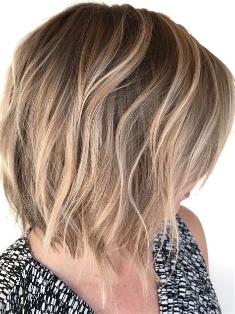 short blonde hair with highlights hairstyle of nowdays