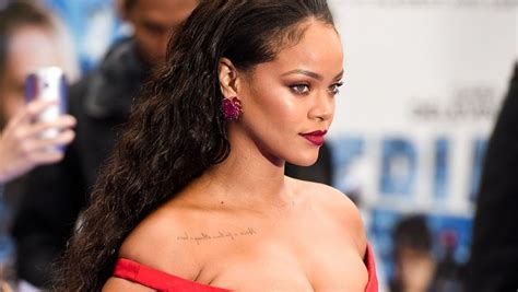 upcoming100 rihanna first to five no 1s in one year on dance club