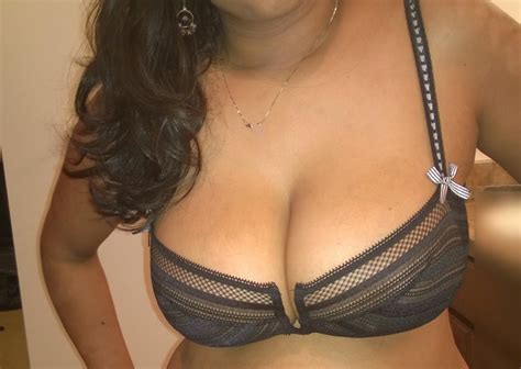saree bhabhi deep cleavage navel xxx porn photo album