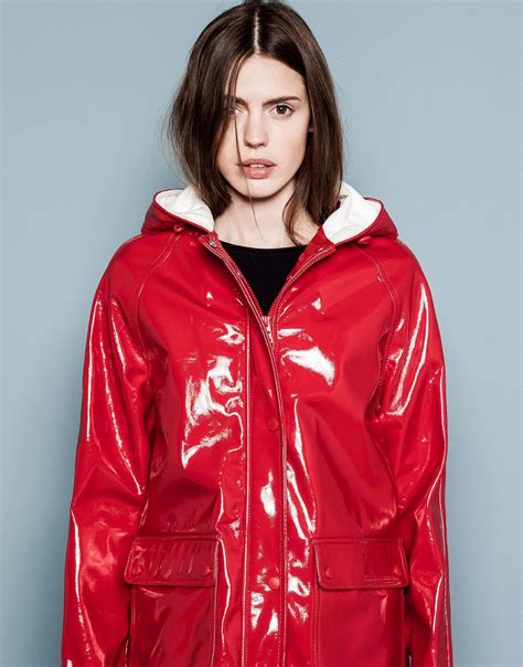 red pvc hooded raincoat regenkleidung regenmantel regenjacke