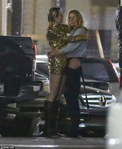Lesbians Miley Cyrus Spotted Kissing New Girlfriend