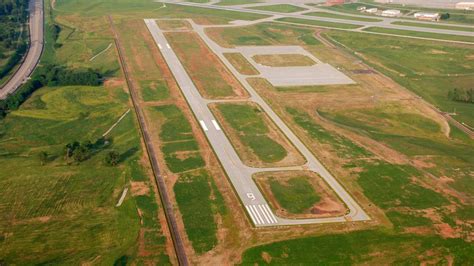 blue grass airport  undergone    crash  flight  lexington herald leader