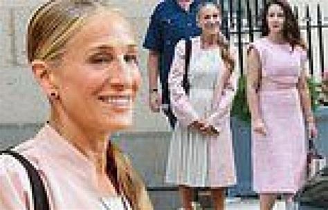 sarah jessica parker and kristin davis both wear pink on the nyc set of