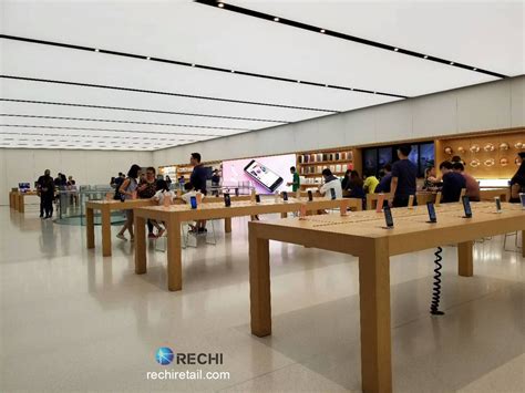 apple retail store merchandising displays retail merchandising electronics store