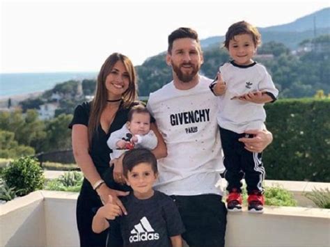 antonella roccuzzo bio wiki age height facts about messi s wife