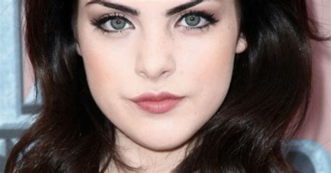 The Way Liz Gillies Applies Her Eyeliner To The Outer