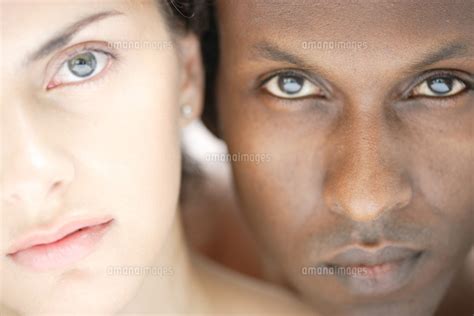 20代白人女性と黒人男性のビューティーイメージ[30018001376]｜ 写真素材・ストックフォト・画像・イラスト素材｜アマナイメージズ