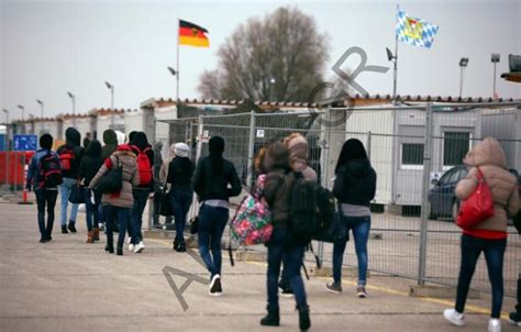نحو ألفي اعتداء ارتكب بحق لاجئين في ألمانيا عام 2018