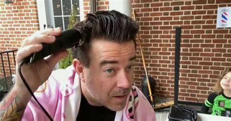 watch carson daly cut his own hair at home with help from j lo s stylist