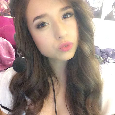 Pokimane Cute Pictures 106 Pics Sexy Youtubers