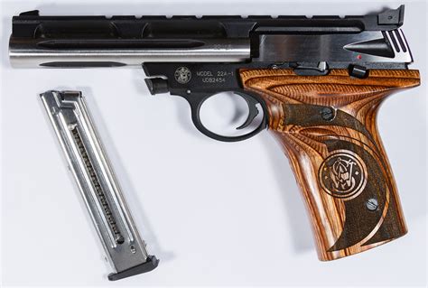 smith  wesson model    lr cal pistol serial jun   leonard auction   il