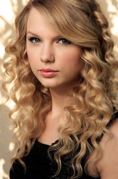 beautiful taylor swift lovely eyes and blonde hair hd