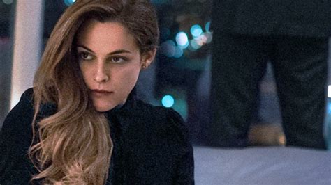 riley keough says ‘the girlfriend experience offers