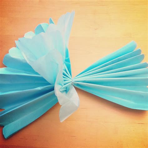tutorial    diy giant tissue paper flowers  creative