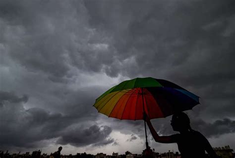 light rain thundershowers   delhi today india news india tv