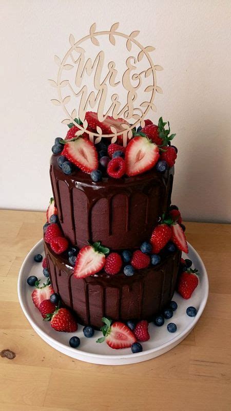 inspiration wedding cake zweistufiger schokoladenkuchen mit frischen