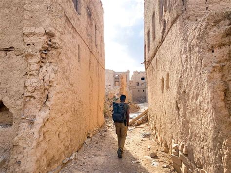 find  abandoned ruins  al hamra oman follow