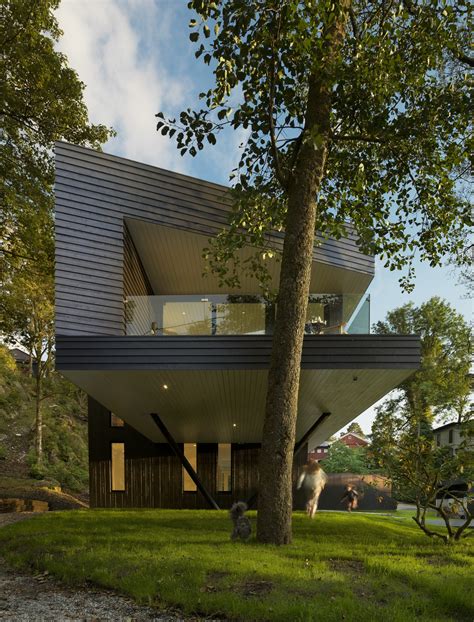 villa  dark modern home  saunders architecture wowow home magazine