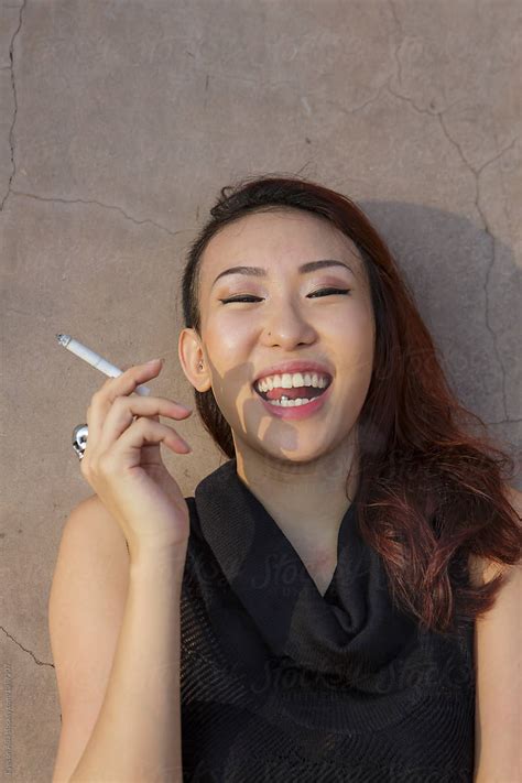 Amateur Asian Solo Girl Unveils Tiny Tits While Smoking Cigaretteアダルト画像