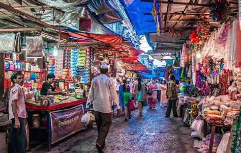 enjoy shopping  famous street markets  mumbai