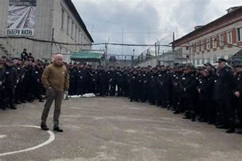 putin ally prigozhin appears to be recruiting russian prisoners to